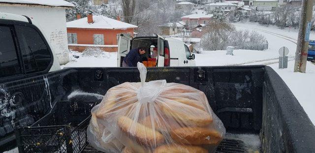 Yolda fırıncının imdadına belediye yetişti