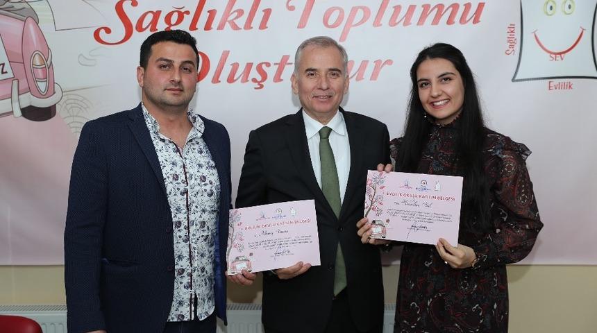 Evlilik Okulu yeni mezunlarını verdi