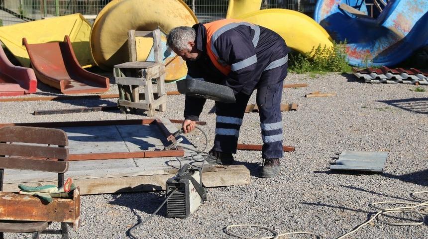 Burhaniye Belediyesi&rsquo;nden sokak hayvanları i&ccedil;in oyun parkı