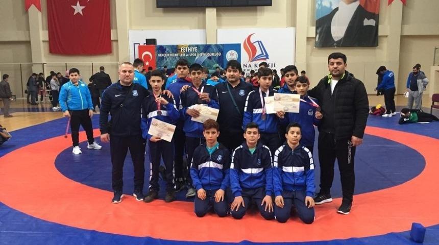 Yunusemreli g&uuml;reş&ccedil;iler Muğla&rsquo;da madalyaları topladı