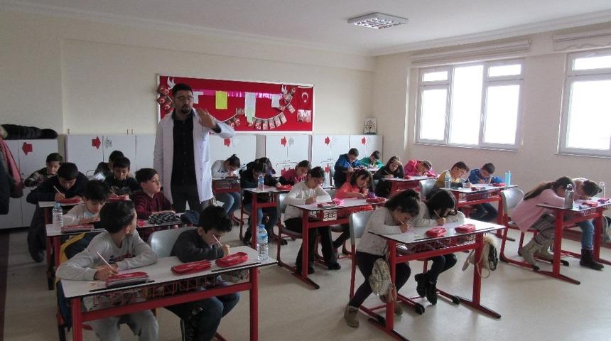 Bursluluk sınavına 3 bin &ouml;ğrenci başvurdu