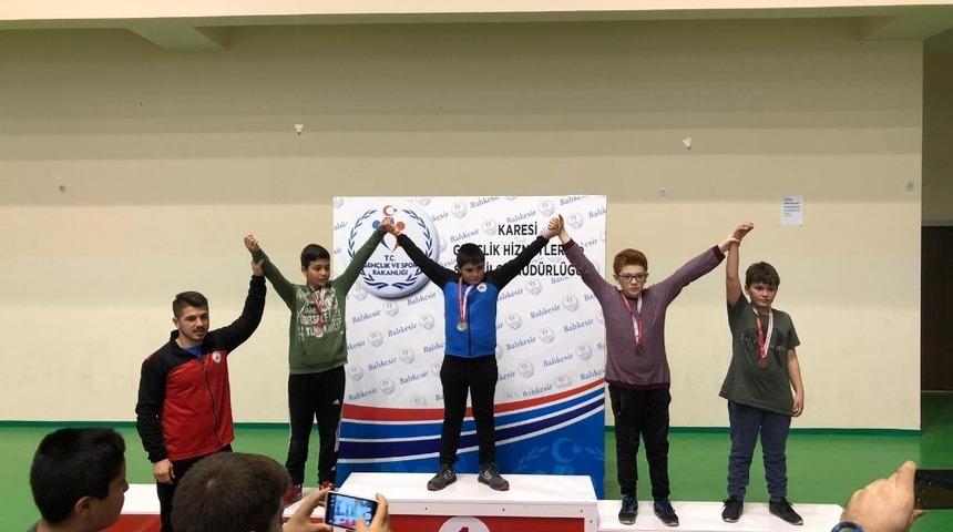 Burhaniye adını g&uuml;reşle duyuruyor