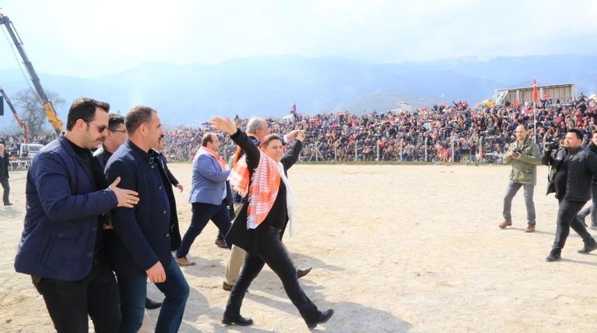 Başkan &Ccedil;er&ccedil;ioğlu, Bozdoğan deve g&uuml;reşlerini izledi