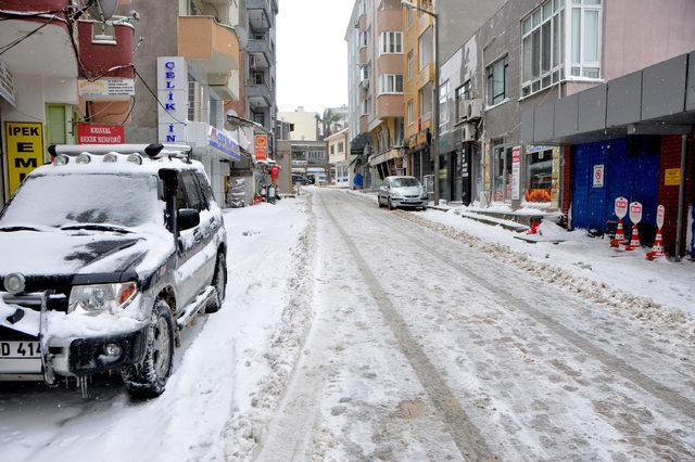 Çanakkale'de kar yağışı sürdü, ulaşım engeli sona erdi