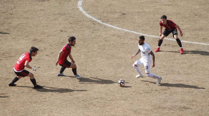 Lider Bayburt 3 puanı 2 golle aldı