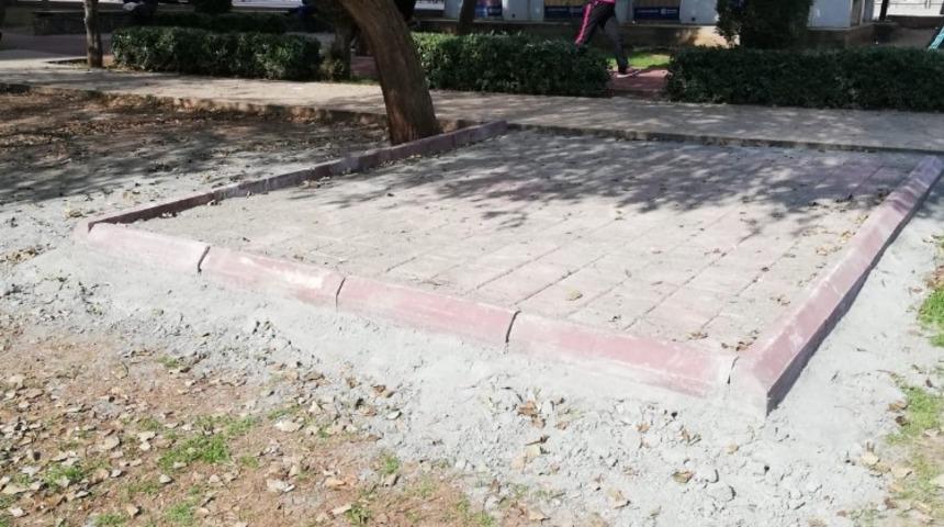 Mahalle sakinlerinden parktaki b&uuml;fe inşaatına tepki