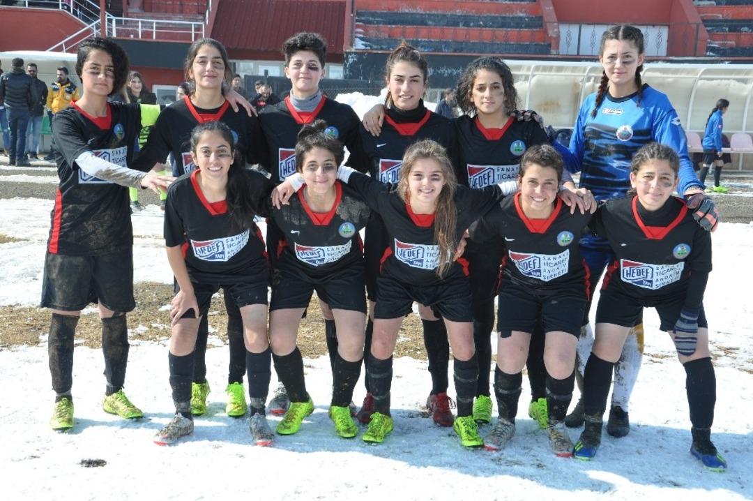 Y&uuml;ksekova, Siirt Hasbey&rsquo;i 3-1 mağlup etti