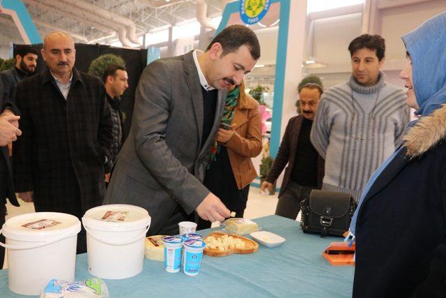 Karaköprü Belediye Başkanı Metin Baydilli fuarı gezdi