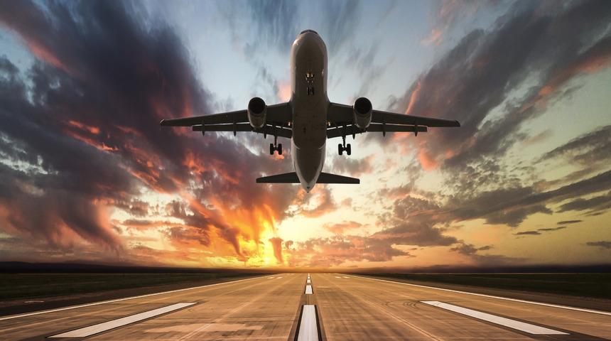 Havada korku dolu anlar! Yolcu uçağı kuşatıldı