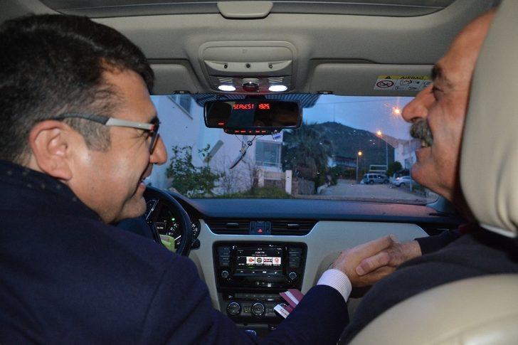 Belediye Başkan adayı taksi şoförü oldu G5