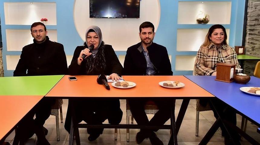 Sancaktepeli gen&ccedil;ler Şeyma D&ouml;ğ&uuml;c&uuml;&rsquo;y&uuml; coşkuyla karşıladı