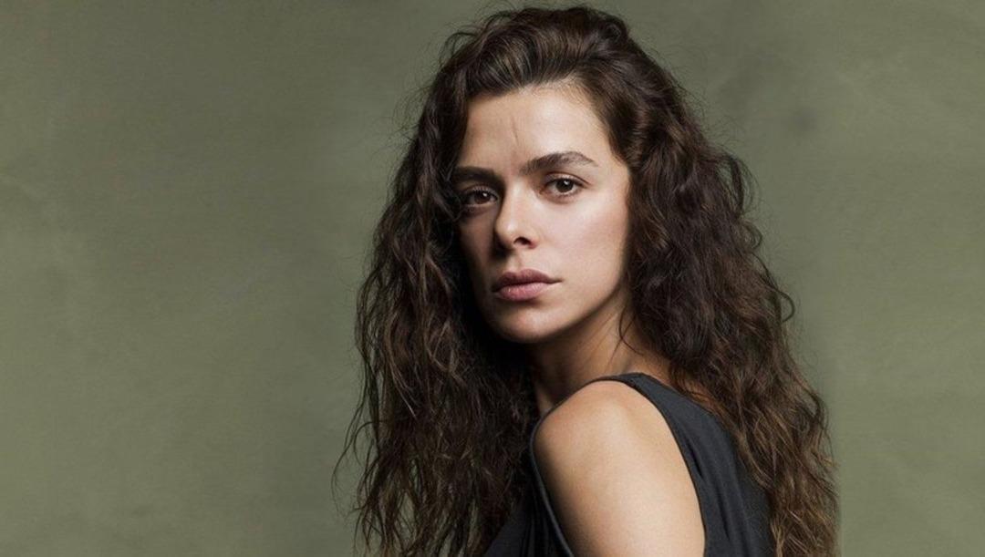 &Ouml;zge &Ouml;zpirin&ccedil;ci şaşırttı! Avukat olacakken oyuncu oldu