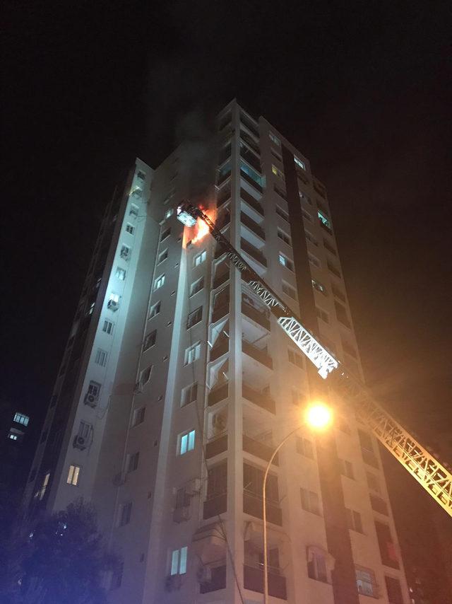 10'uncu katta çıkan yangında anne ve bebeği dumandan etkilendi