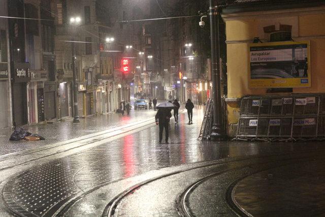 İstanbul'da kar yerini yağmura bıraktı