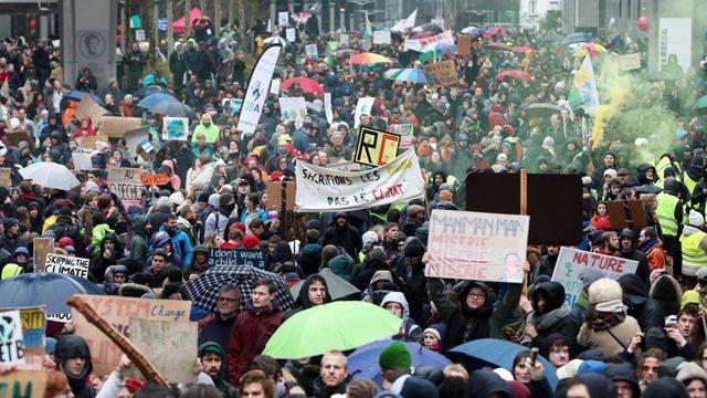 Belçika'da 10 bin kişi iklim için yürüdü 