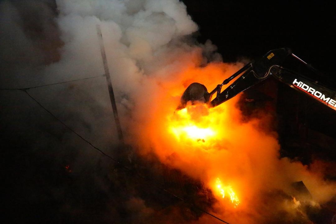 Bayburt'ta &ccedil;ıkan yangın korkuttu 