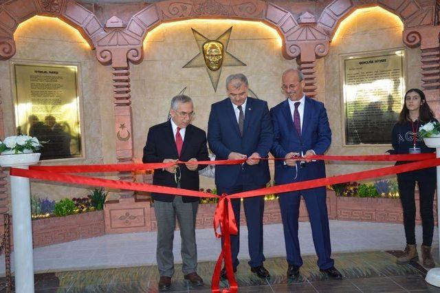 Prof. Dr. Mustafa Özcan, güzel sanatlar lisesi öğrencileriyle buluştu