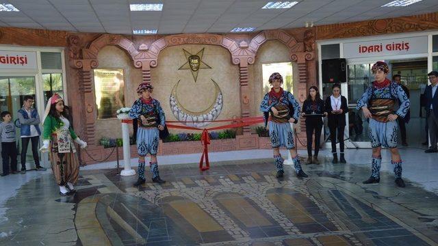 Prof. Dr. Mustafa Özcan, güzel sanatlar lisesi öğrencileriyle buluştu