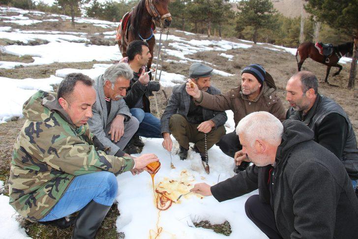 Kaşık kaşık yediler! Atlarla keyifli yolculuk G2