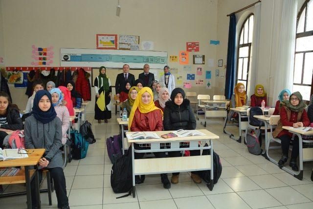 Milli Eğitim M&uuml;d&uuml;r&uuml; Yıldız, Gazi İmam Hatip Ortaokulunu ziyaret etti 1