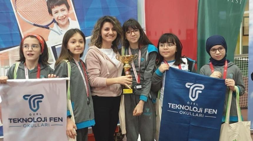 &Ouml;ğrenciler başarılarıyla g&ouml;z dolduruyor