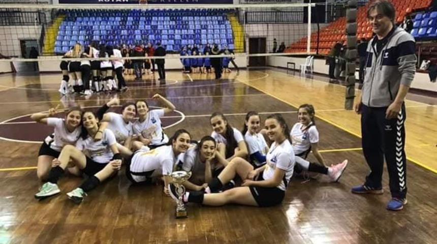 K&uuml;&ccedil;&uuml;k Kızlar Voleybol Takımı, İl Şampiyonu oldu