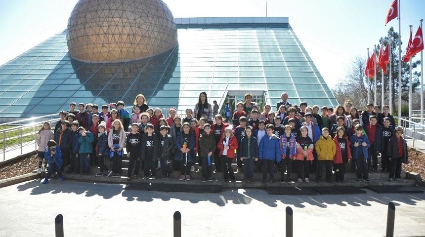 Minik GKV&rsquo;lilerin  gezegenlerin d&uuml;nyasına yolculuğu