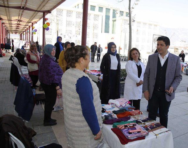 Başkan Genç, el emeği pazarında kadınların misafiri oldu