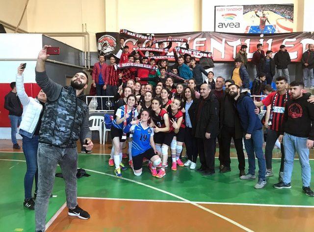 Van Büyükşehir Belediyespor Kadın Voleybol Takımı play-off’ta