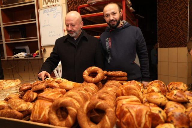 Başkan Çolakbayrakdar, esnaf ve vatandaşlarla kucaklaştı