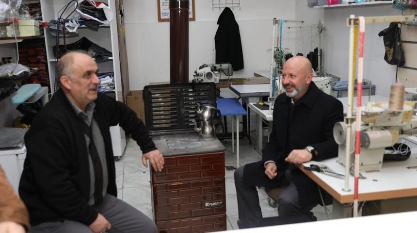 Başkan Çolakbayrakdar, esnaf ve vatandaşlarla kucaklaştı