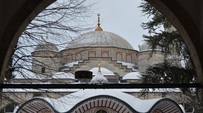 L&uuml;leburgaz beyaza b&uuml;r&uuml;nd&uuml;