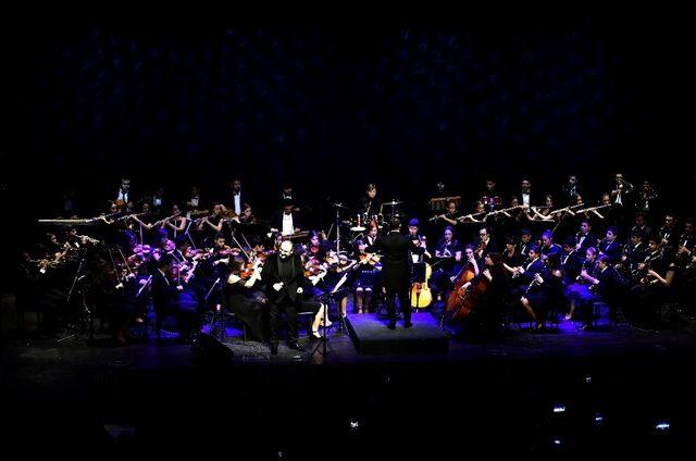 Muratpaşa’nın BigBand Gençlik Orkestrası, Hakan Aysev’le sahne aldı