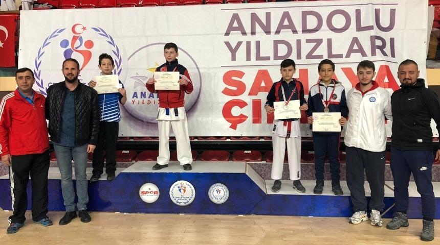 Karateciler dereceye girmek için mücadele etti