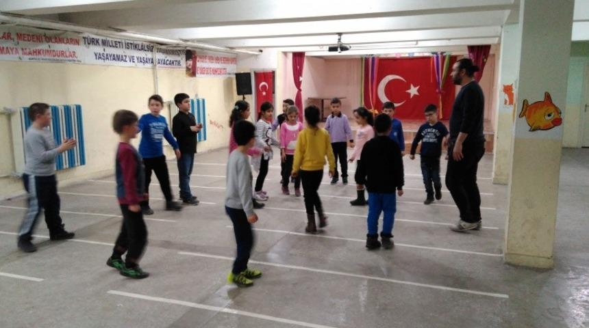 Minik &Ouml;ğrencilerin Halk Oyunları kursu heyecanı