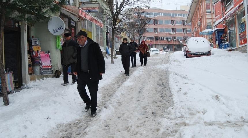 Tekirdağ&rsquo;da kar yağışı etkisini kaybetti
