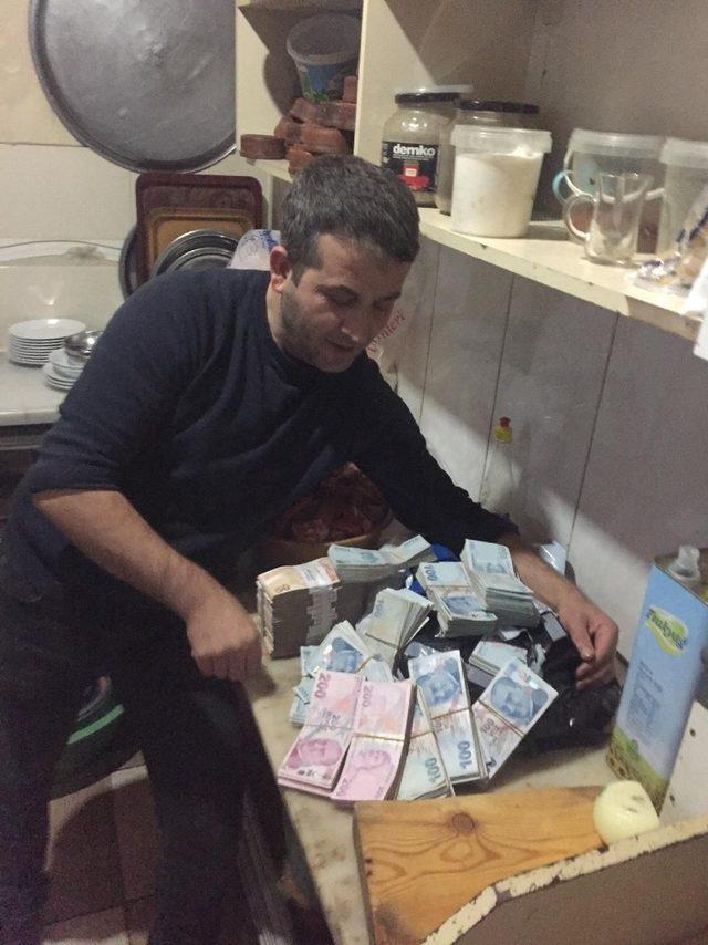 Sipariş ettiği gıda kolisinden 300 bin TL çıktı