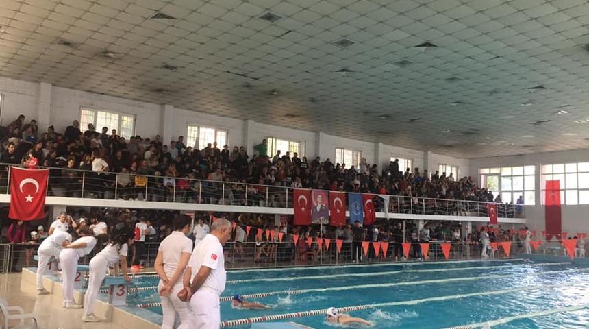 Adana&rsquo;da y&uuml;zme yarışları