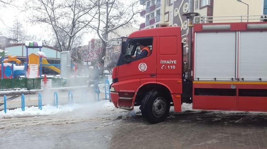 &Ccedil;an Belediyesi  kar eritmeye termal suyla &ccedil;&ouml;z&uuml;m buldu