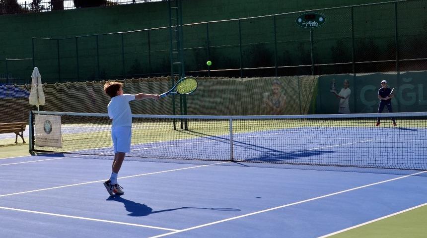 Adana&rsquo;da Okullararası Yıldızlar Tenisi İl Birinciliği