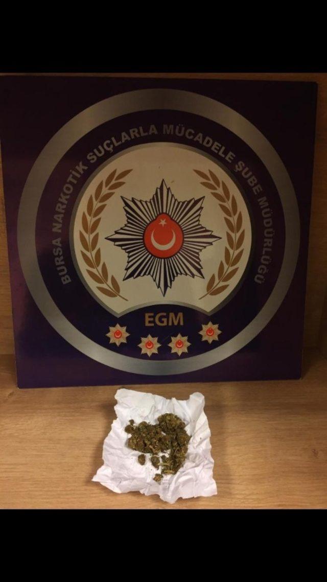 Bursa narkotik polisinden uyuşturucu tacirlerine baskın