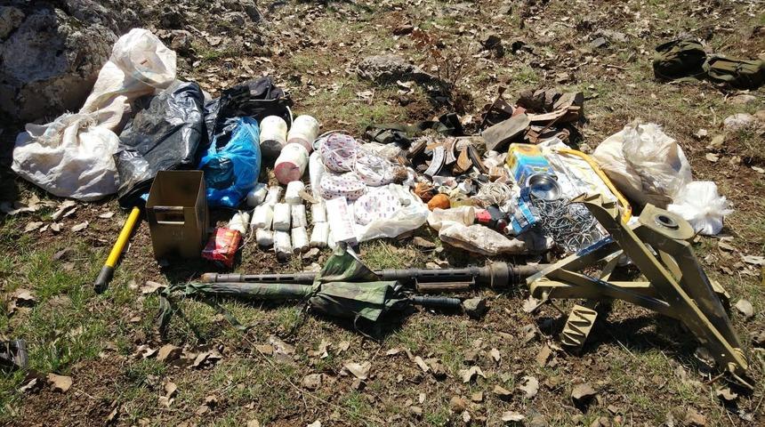 Komandolar Hakurk'ta örgütün inlerine girmeye devam ediyor