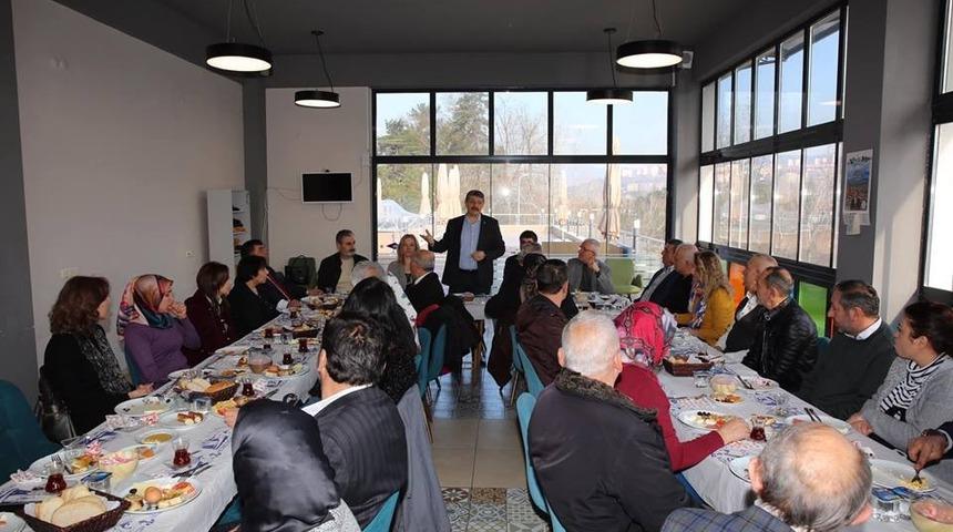 Başkan akın emekli polislerle bir araya geldi