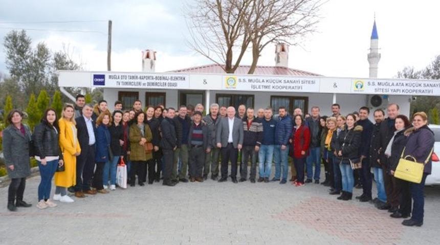 Yağmur altında se&ccedil;im mesaisi