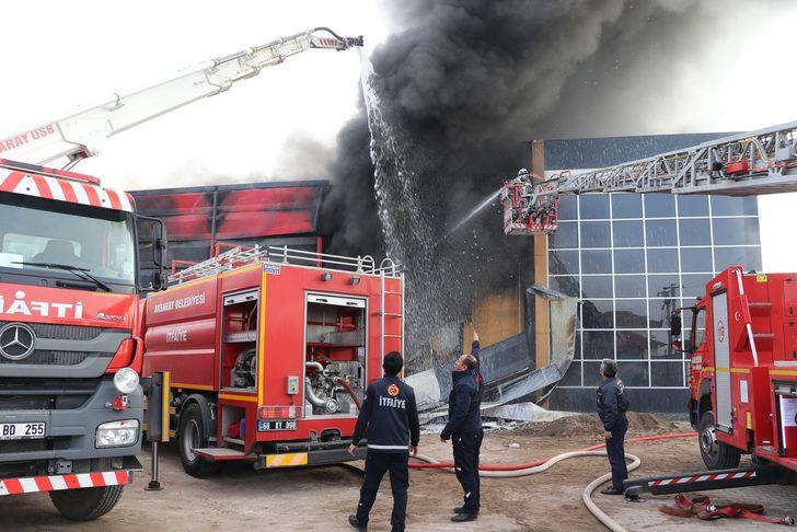Aksaray'da sucuk fabrikasında yangın! 5 işçi dumandan etkilendi G2
