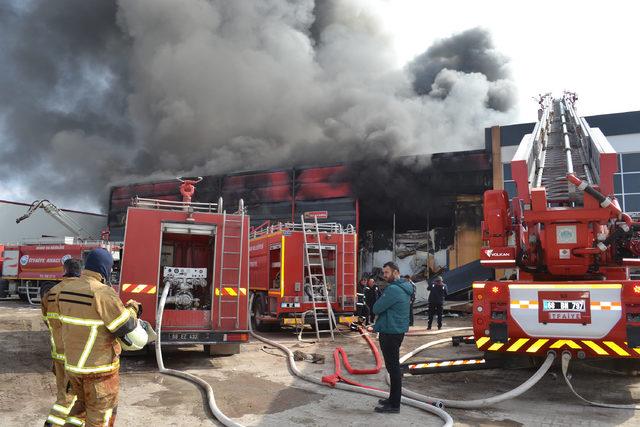 Aksaray'da et entegre tesisinde yangın; 6 işçi dumandan etkilendi