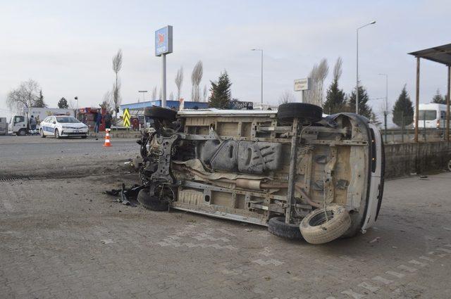 Tavşanlı’da trafik kazası: 3 yaralı