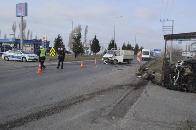 Tavşanlı’da trafik kazası: 3 yaralı