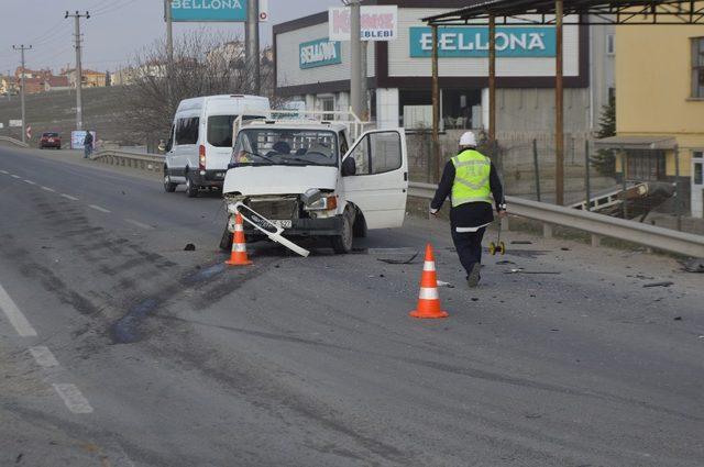 Tavşanlı’da trafik kazası: 3 yaralı