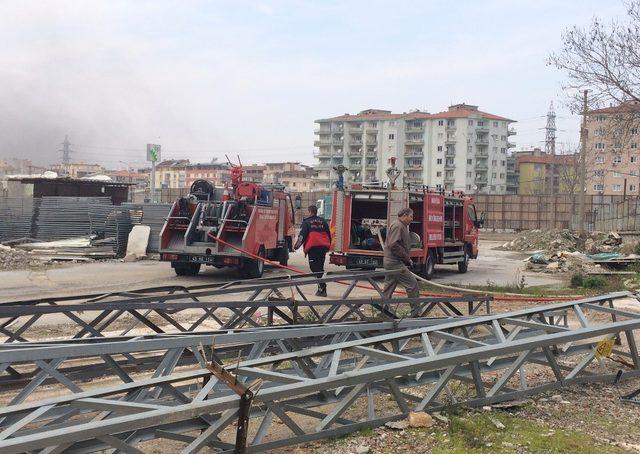 Manisa’da şantiye alanında yangın